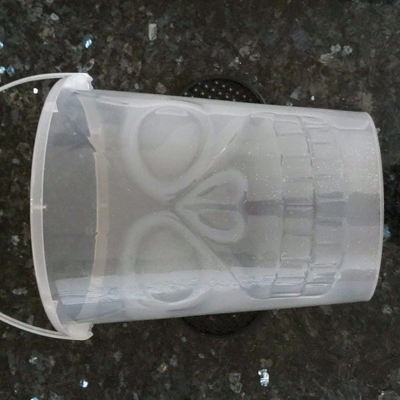 Glow in the dark bucket - Picture 2 of 2